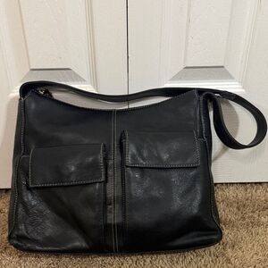 Naturalizer Soft Black Leather Shoulder Bag Contrasting Stitch Organizing Pocket